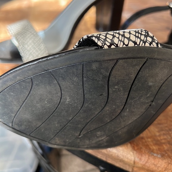 COPY - Fioni size 9 ankle strap sandals.  Chunky 3 inch heel. In excellent cond… - Picture 4 of 5